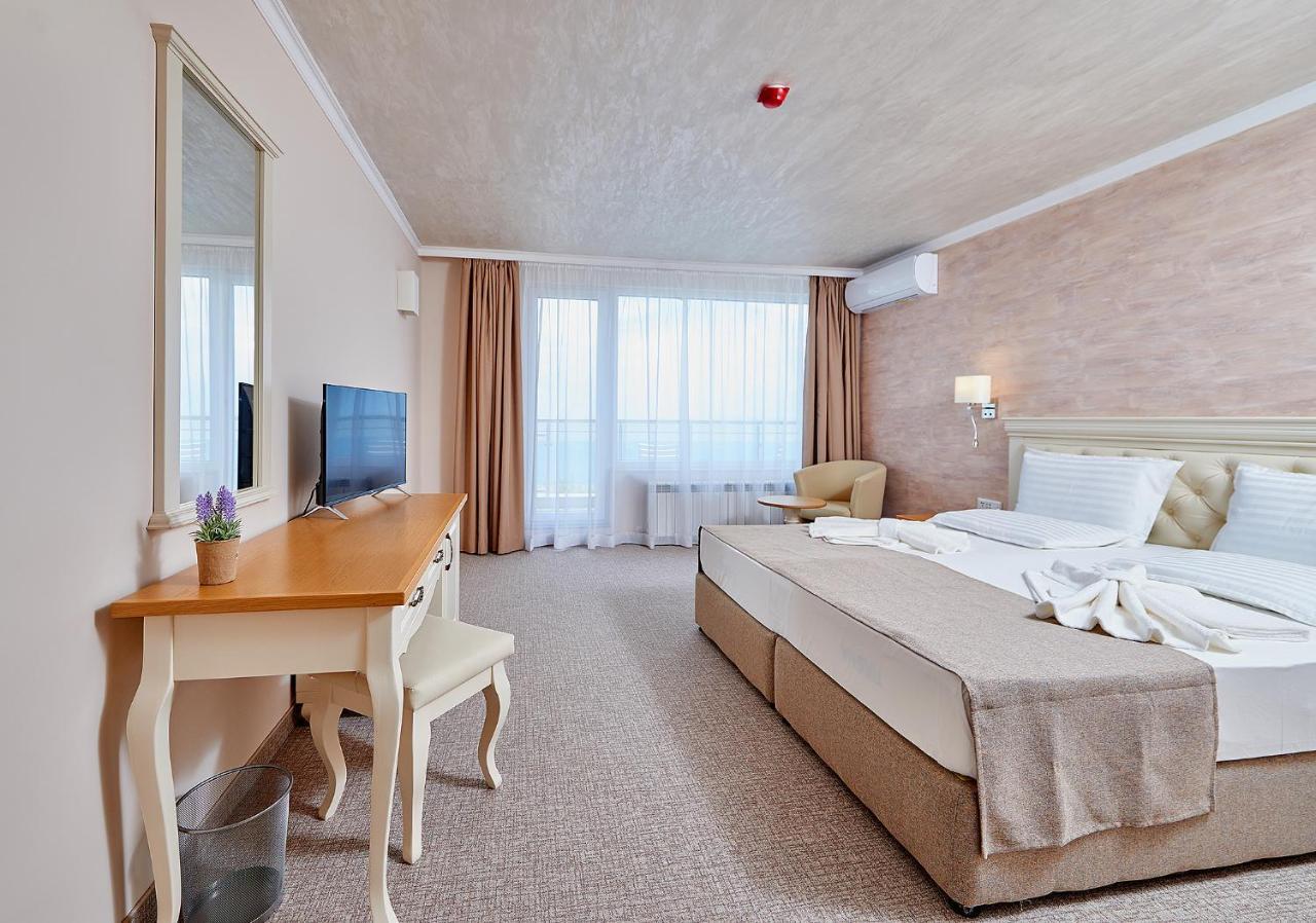Neptun Hotell Pomorie Eksteriør bilde