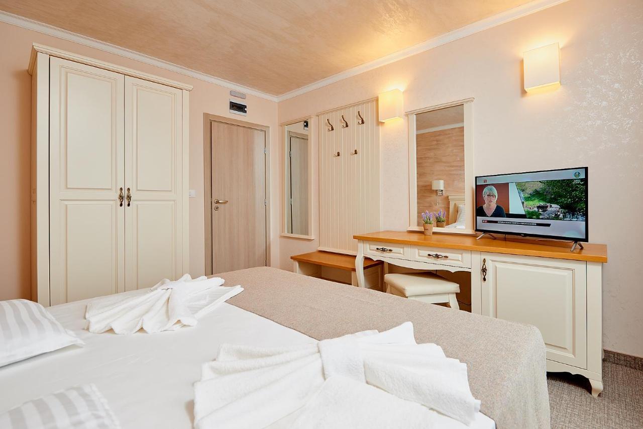 Neptun Hotell Pomorie Eksteriør bilde