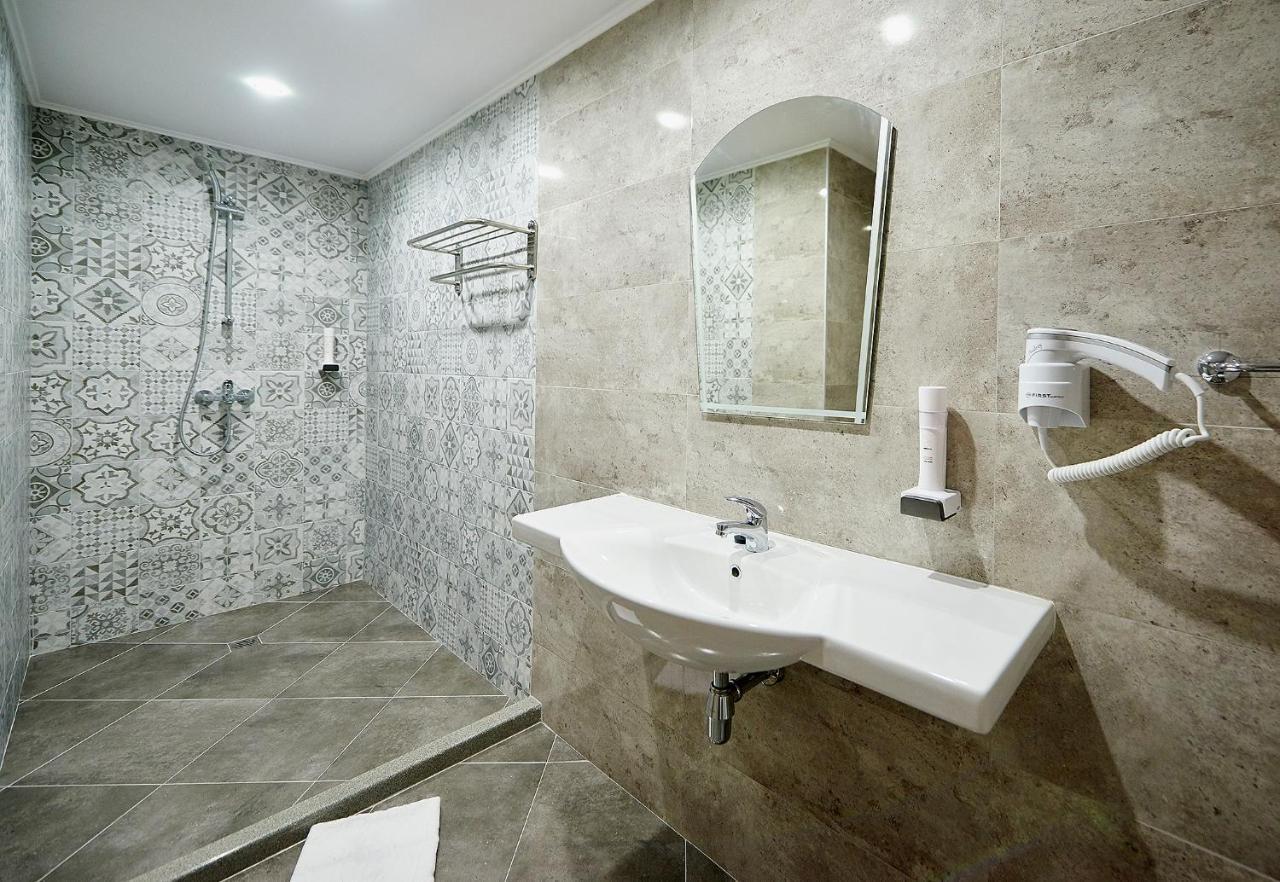 Neptun Hotell Pomorie Eksteriør bilde