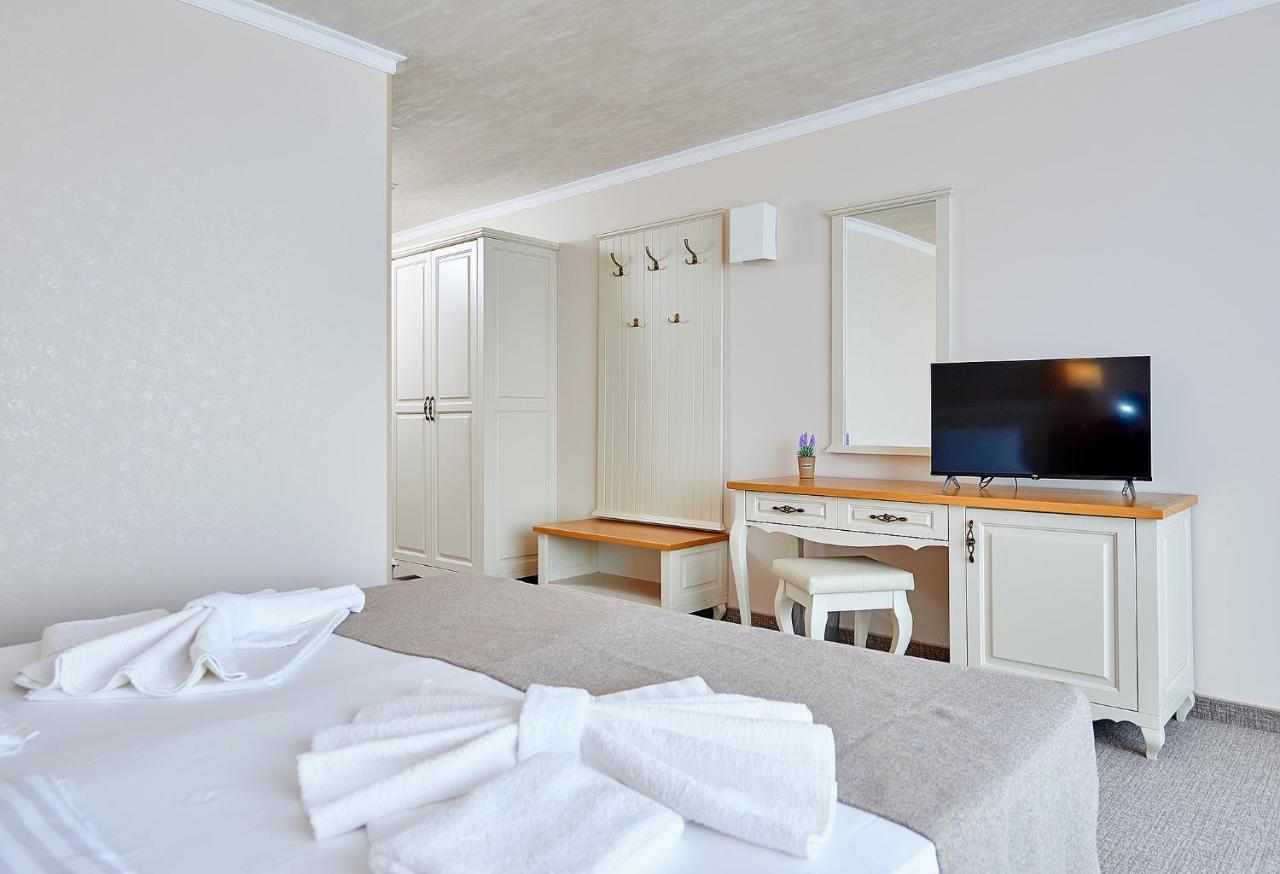 Neptun Hotell Pomorie Eksteriør bilde