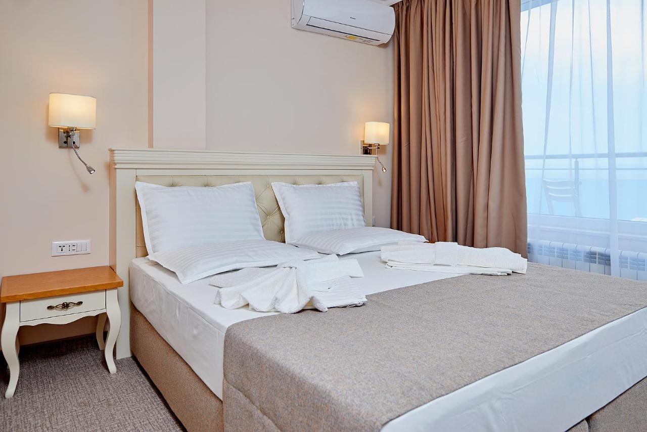 Neptun Hotell Pomorie Eksteriør bilde