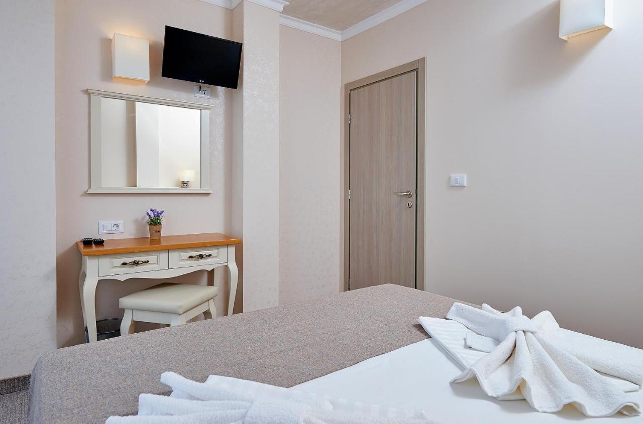 Neptun Hotell Pomorie Eksteriør bilde